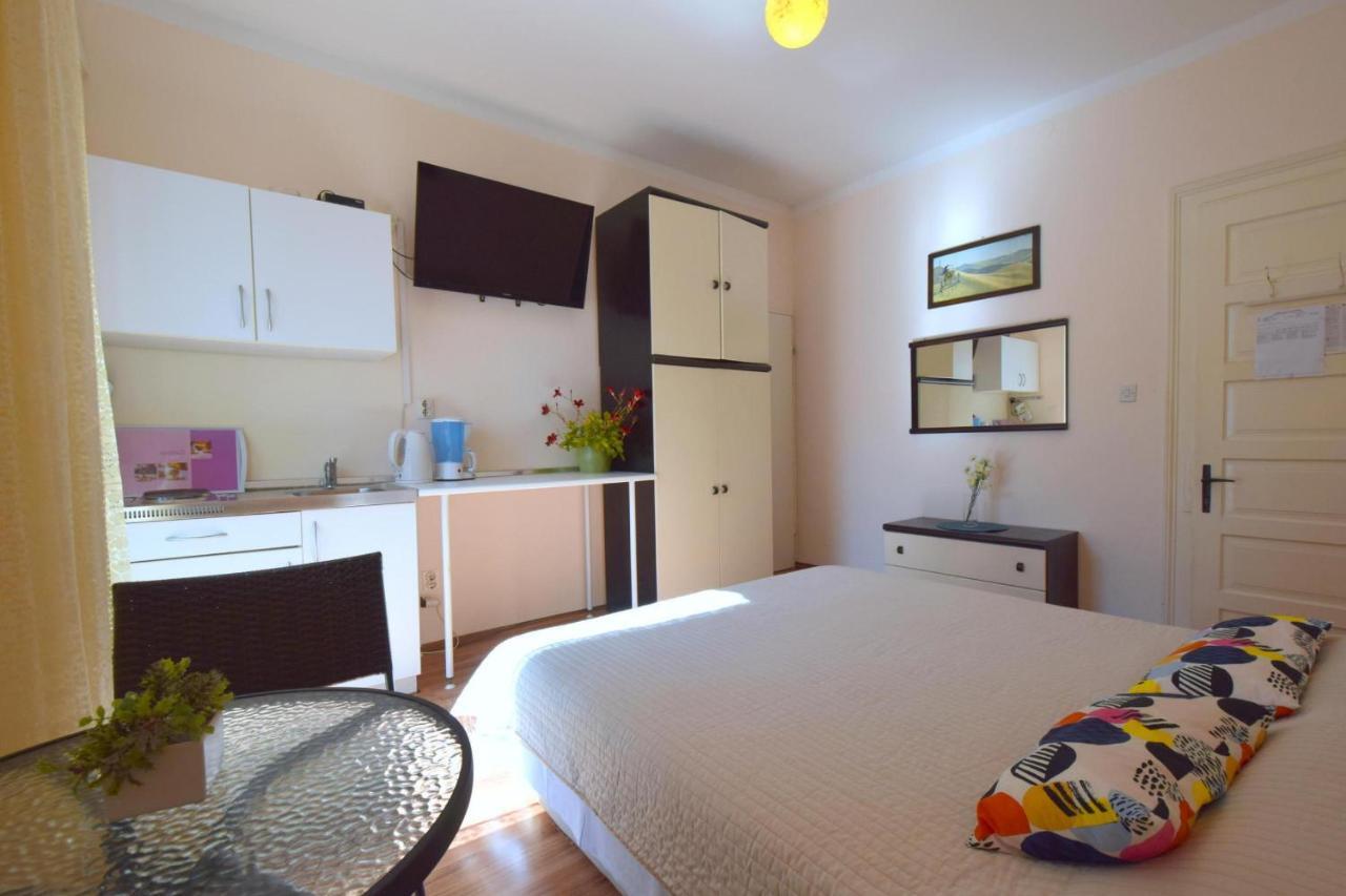 Apartments Margarita Malinska Ngoại thất bức ảnh